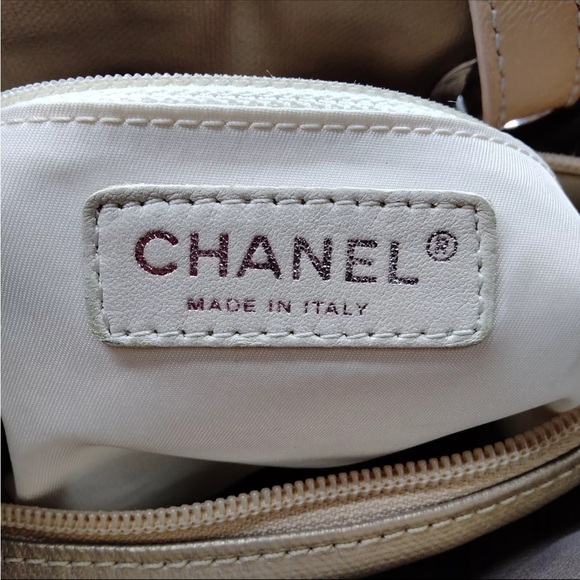 🔥CHANEL🔥Gold Quilted Coated Canvas Paris-Biarritz Petite Shopping Tote B… - Picture 8 of 17